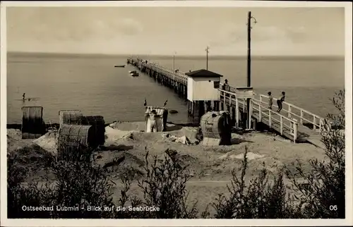 Ak Seebad Lubmin, Blick auf die Seebrücke an der Ostsee, Strandkörbe