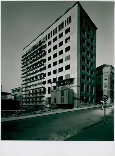 Foto Stuttgart in Baden Württemberg, Hochhaus im Bau, Baustelle