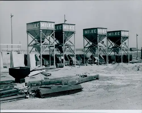 Foto Düsseldorf ?, Milke Beton Abfüller beim Autobahn Bau