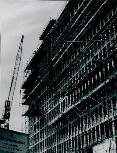 Foto Frankfurt am Main, Stahlhochhaus im Bau am Platz der Republik, Baustelle