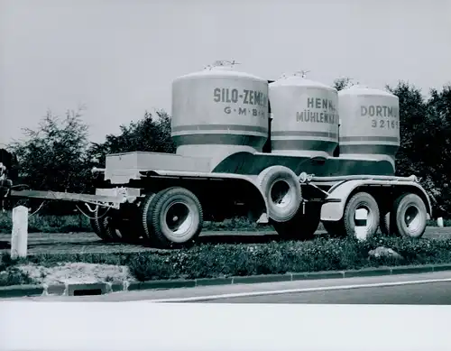 Foto LKW Anhänger mit Stahlbehältern, Silo Zement GmbH Dortmund
