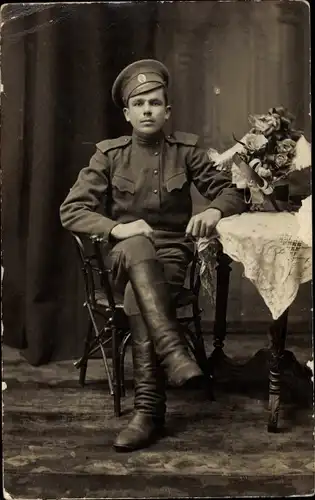 Foto Ak Russischer Offizier, Zarenreich, Schirmmütze, Portrait