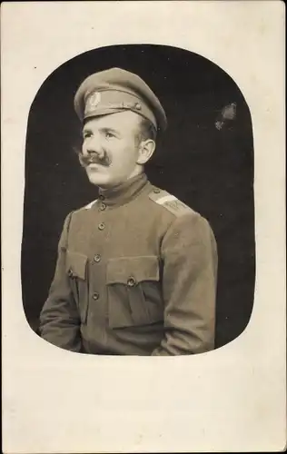 Foto Ak Russischer Soldat, Regiment 114, Schirmmütze, Portrait