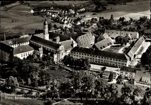 Ak Ochsenhausen in Baden Württemberg, Ehem. Benediktinerkloster, Fliegeraufnahme
