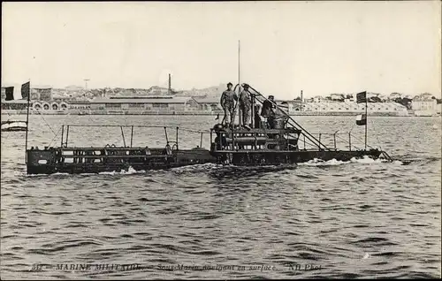 Ak Französisches Kriegsschiff, Sous Marin navigant en surface, U-Boot