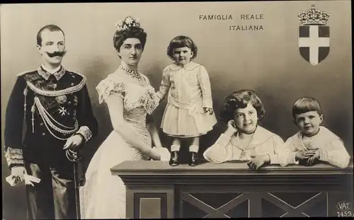 Ak Vittorio Emanuele III., König Viktor Emanuel III. von Italien, Elena von Montenegro, Kinder