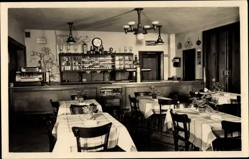 Ak Oldenburg in Holstein, Hotel Stadt Frankfurt, Gastraum, Tresen