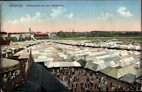 Ak Leipzig, Budenstadt auf dem Messplatz, Karussell, Stadt im Hintergrund