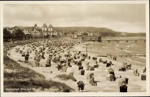 Foto Ak Seebad Binz auf Rügen, Strandpartie, Strandkörbe