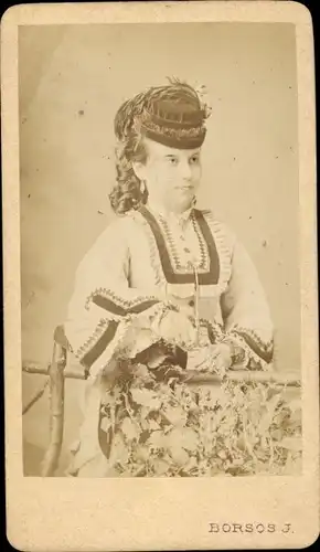 CdV Frau, Ungarische Tracht, Hut, Portrait