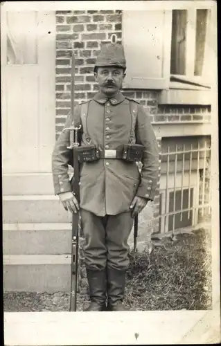 Foto Ak Deutscher Soldat in Uniform, Telegraphen Bataillon, Koppelschloss, Bajonett