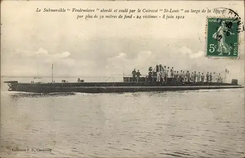 Ak Französisches Kriegsschiff, U-Boot, Le Submersible Vendemiaire aborde et coule le Cuirasse Louis