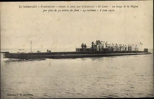 Ak Französisches Kriegsschiff, U-Boot, Le Submersible Vendemiaire aborde et coule le Cuirasse Louis