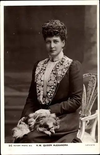 Ak Queen Alexandra, Königin von Großbritannien, Portrait mit Hund