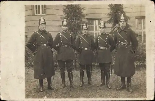 Foto Ak Polizisten in Uniformen