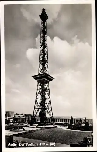 Ak Berlin Charlottenburg Westend, Totale vom Funkturm mit den Messehallen, Klinke B 356