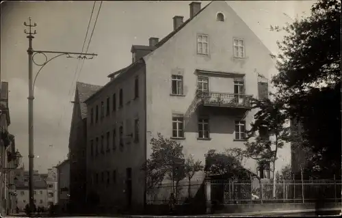 Foto Ak Zangberg in Oberbayern, Wohnhaus, Balkon, Straßenbeleuchtung