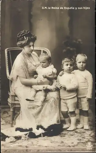 Ak Königshaus von Spanien, La Reina de Espana y sus hijos, Victoria Eugénie von Battenberg