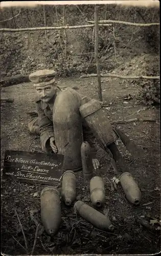 Foto Ak Essey Flirey Lothringen Meurthe et Moselle, Deutscher Soldat in Uniform mit Munition, I WK