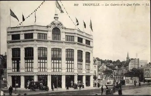 Ak Trouville Calvados, Les Galeries, Le Quai Vallee