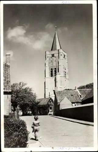 Ak Oostkapelle Walcheren Zeeland, Kirche, Straßenpartie