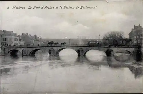 Ak Mézières Ardennes, le Pont d'Arches et le Plateau de Bertaucuort, Straßenbahn