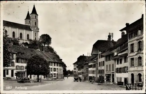 Ak Aarburg Kanton Aargau, Straßenpartie im Ort, Kirche