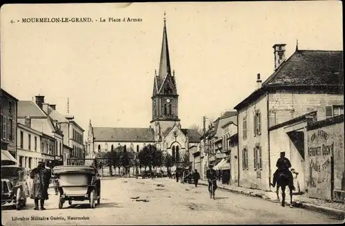 Ak Mourmelon le Grand Marne, La Place d'Armes, Kirche, Autos