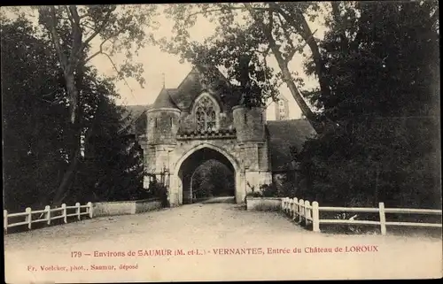 Ak Vernantes Maine et Loire, Entrée du Château de Loroux