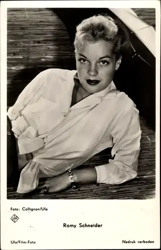 Ak Schauspielerin Romy Schneider, Portrait, Sissi, Feuerwerk