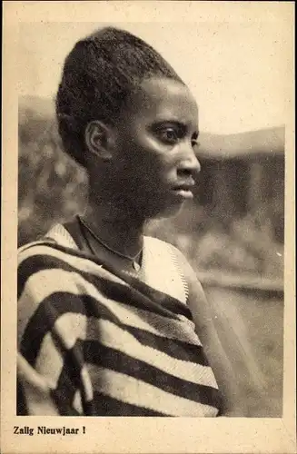 Ak Afrika, Portrait einer Frau, Halskette, Gestreifter Pullover