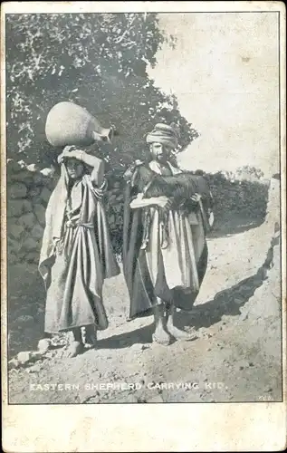 Ak Eastern Shepherd carrying kid, Wasserträger