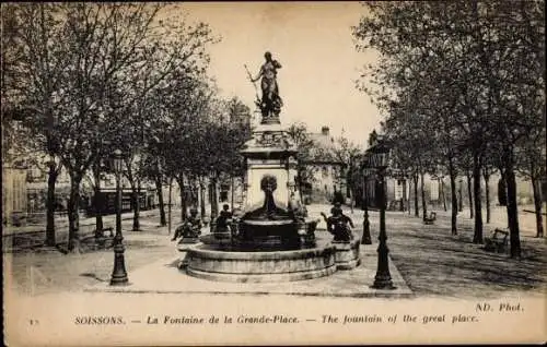 Ak Soissons Aisne, Fontaine de la Grande Place