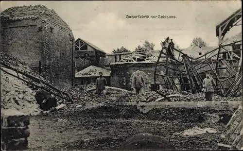 Ak Soissons Aisne, Zerstörte Zuckerfabrik, Kriegstrümmer, Soldaten