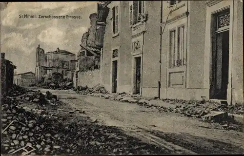 Ak Saint Mihiel Meuse, Zerschossene Straße, Kriegszerstörungen, I. WK