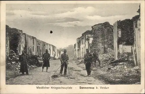 Ak Dannevoux Meuse,  Kriegszerstörungen, I. WK, Deutsche Soldaten