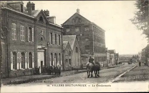 Ak Villers Bretonneux Somme, La Gendarmerie