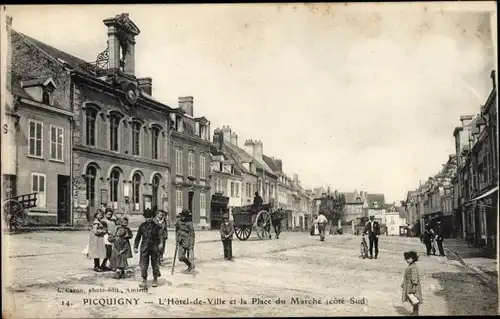 Ak Picquigny Somme, L'Hotel de Ville et la Place du Marche