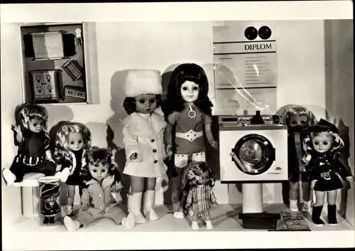Ak Schleusingen in Thüringen, Puppen VVB Sonni, Ausstellung Deutsches Spielzeugmuseum