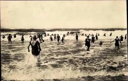 Ak Westerland auf Sylt, Menschen beim Baden