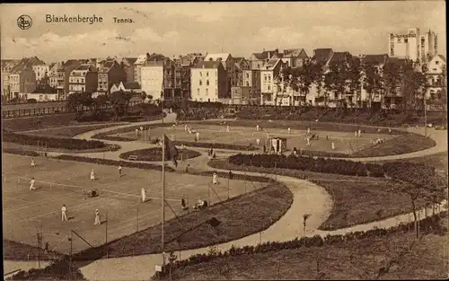 Ak Blankenberghe Westflandern, Tennisplatz mit Spielern und Stadtblick