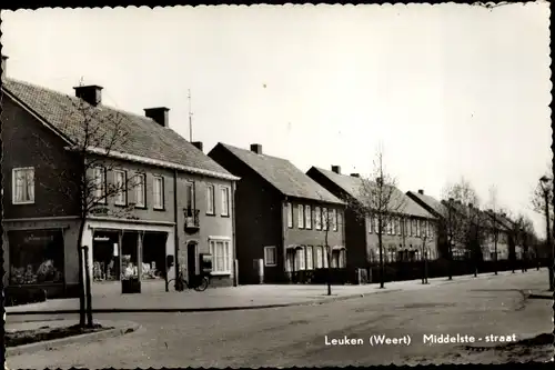 Ak Leuken Limburg Niederlande, Middelste-straat