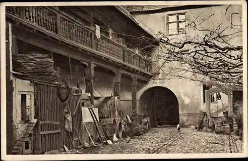 Ak Turckheim Türkheim Elsass Haut Rhin, Hof des Gasthauses zum Wilden Mann