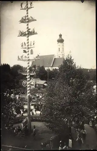 Foto Berchtesgaden in Oberbayern, Maibaum, Kirche