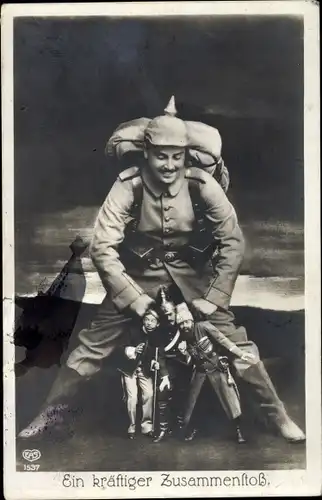 Ak Ein kräftiger Zusammenstoß, deutscher Soldat, Russe, Franzose