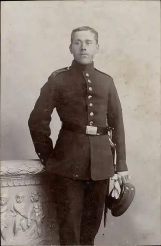 CdV Junger Mann in Uniform, Soldat