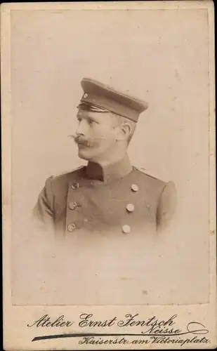 CdV Deutscher Soldat in Uniform, Lieutenant Beumecke, Portrait, Neisse