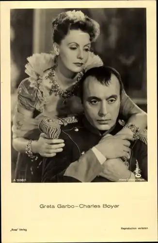 Ak Schauspielerin Greta Garbo und Charles Boyer, Filmszene