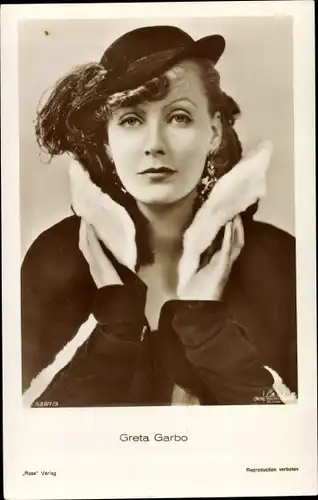 Ak Schauspielerin Greta Garbo, Portrait, Hut