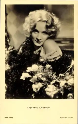 Ak Schauspielerin Marlene Dietrich, Portrait, Blumen, Ross Verlag 6378/1